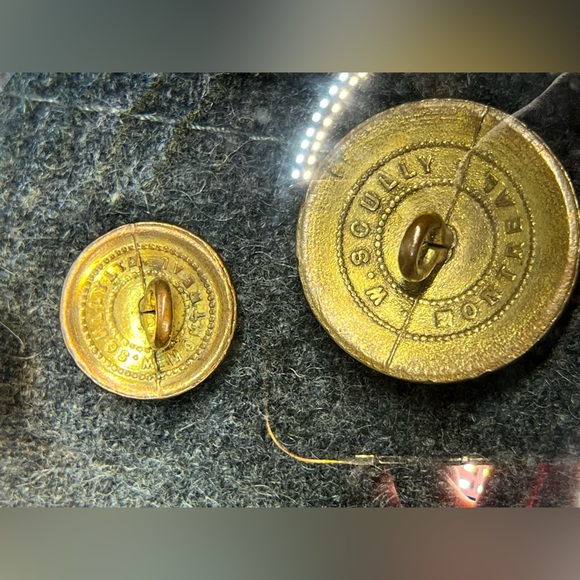 2 Customs Canada buttons vintage - Picture 7 of 10